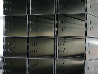 علبة الكابلات وسلم الكابل