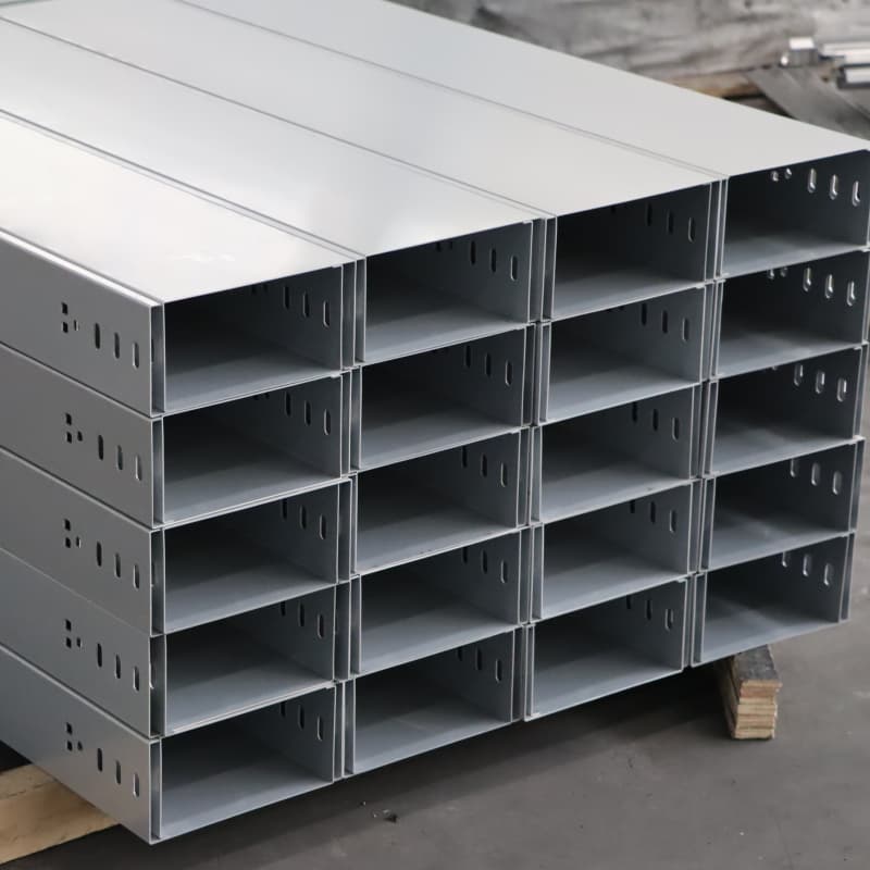 صينية الكابلات وسلّم الكابلات